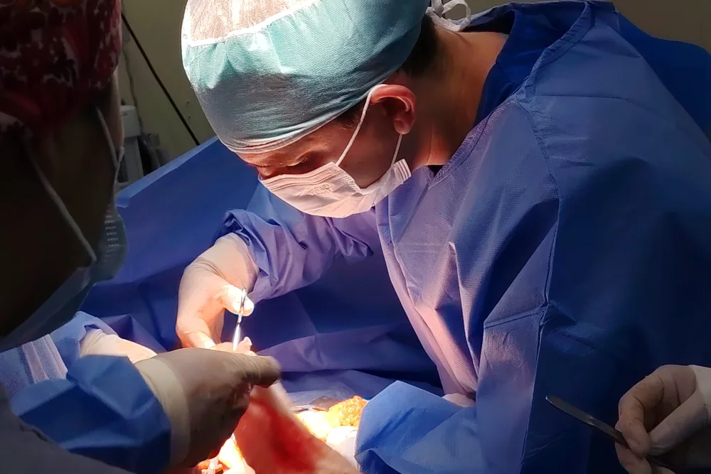 Cirugía para cáncer de mama incluyendo procedimientos de reconstrucción